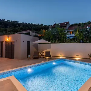 **** Pensión 2nightstudios Croacia